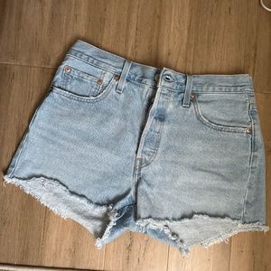 Levi’s 501 shorts size 29